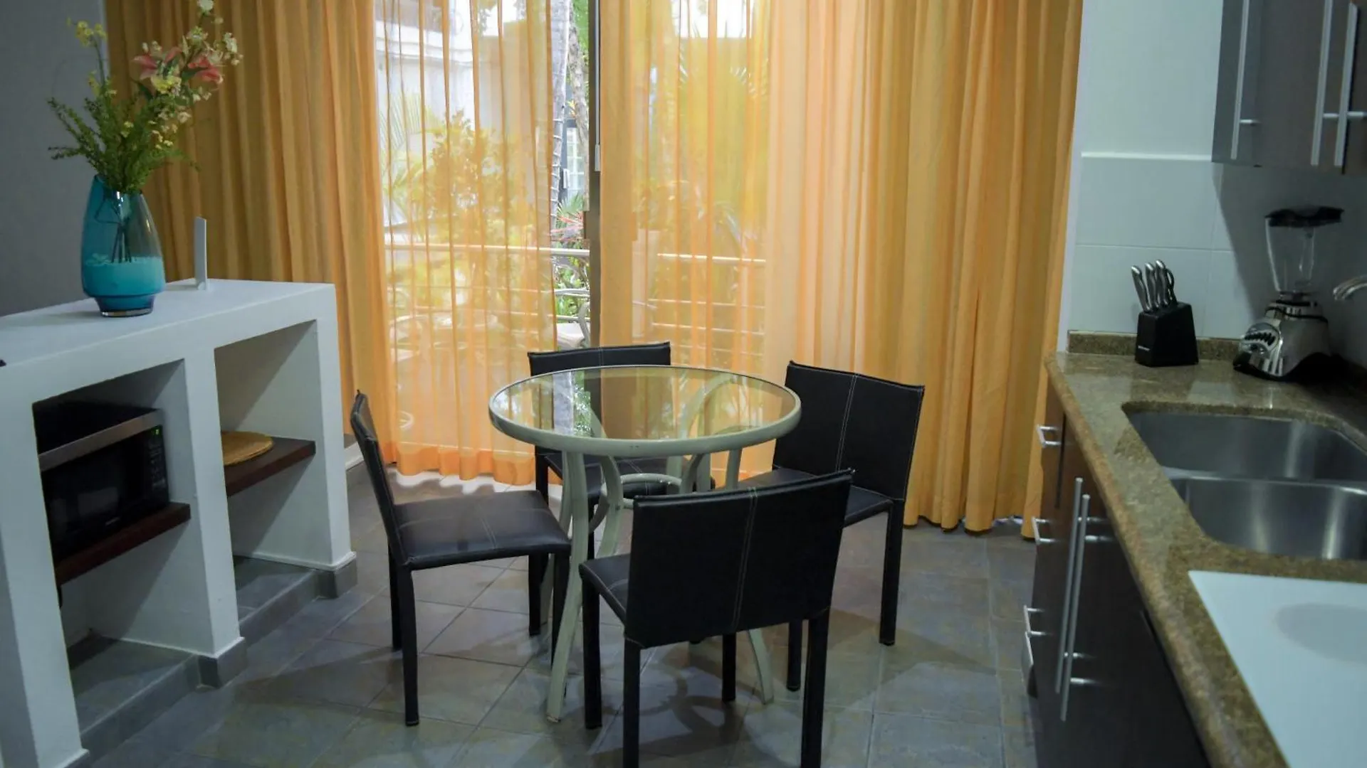 فندق Almarea Vacation Condo بلايا ديل كارمن