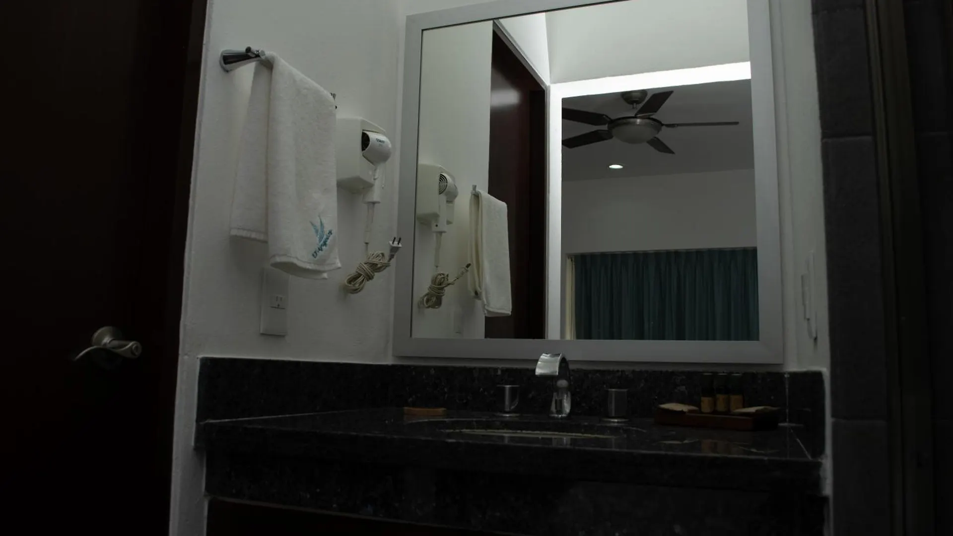 Almarea Vacation Condo Плая-дель-Кармен Отель